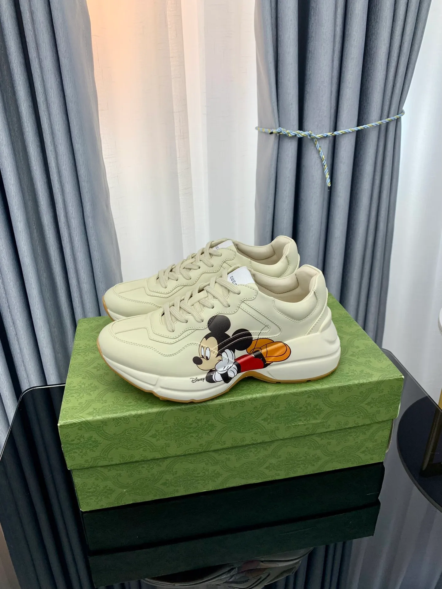 👟👟Ex-factory price 480👟👟 Women's shoes factory Gucci dad shoes for couples, distressed leather horn-shaped retro jogging shoes. The Balenciaga grandpa trend has subsided, ushering in GUCCI dad shoes, the trend leader in the fashion industry. Original shoe mold opening, original last from Italian handmade foundry! [Gucci original dad shoes] Original surface: imported calfskin! Lining: Grade A hybrid lambskin! Outsole: The highest restoration sole. TPU material plus wear-resistant foam (anti-wear cushioning) ivory leather has been processed with an old-fashioned effect. The sole is 5cm high! The comfort level is excellent, killing all high-end versions on the market! Original logo outsole! 👣Size: Women’s size 35-40. Men's size 38-45. Women's heel with 🈚️logo! Men's heel with 🈶️logo!